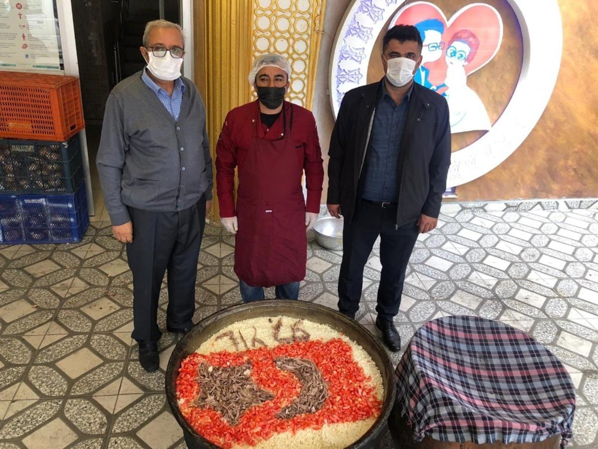 Ispartalı muhtardan Cumhuriyet pilavı