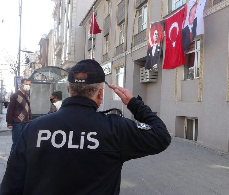 Katlanan Atatürk posteri için seferber oldular G3