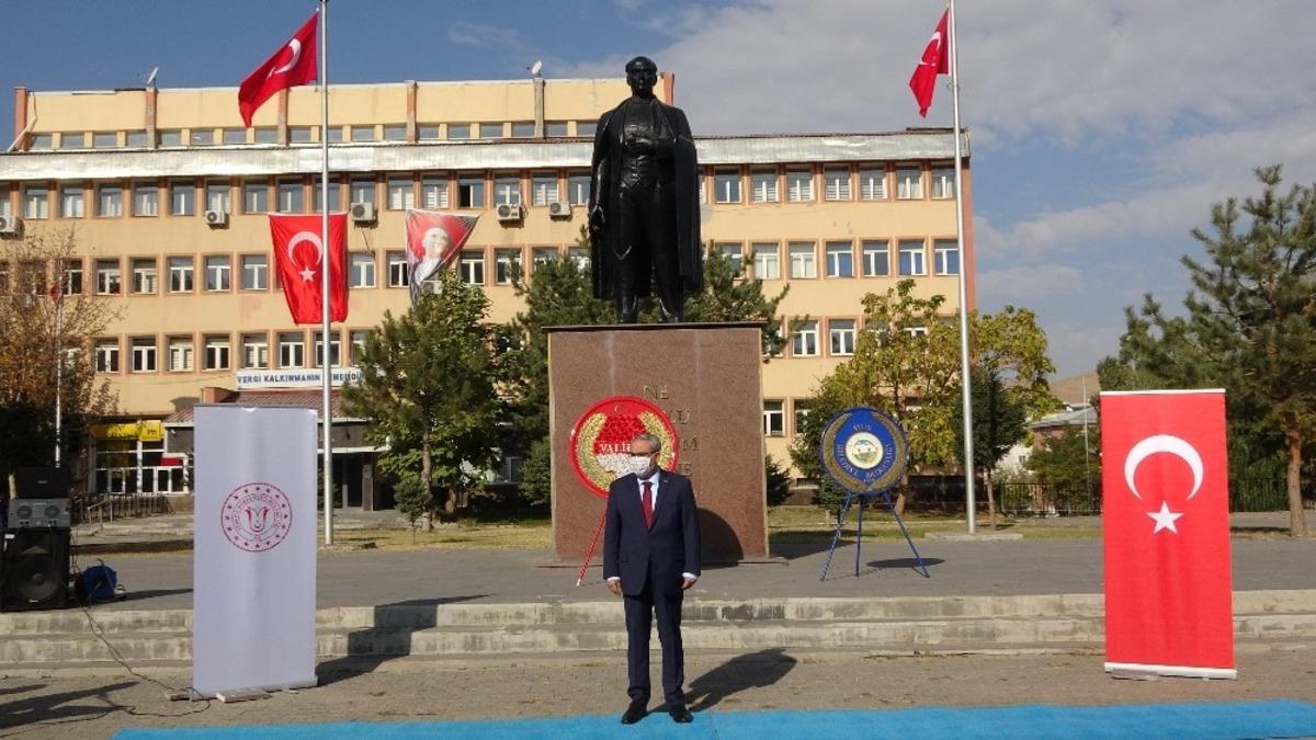 Vali G&uuml;nd&uuml;z&ouml;z&rsquo;den Macron&rsquo;u savunan Suudi Arabistan&rsquo;a tepki