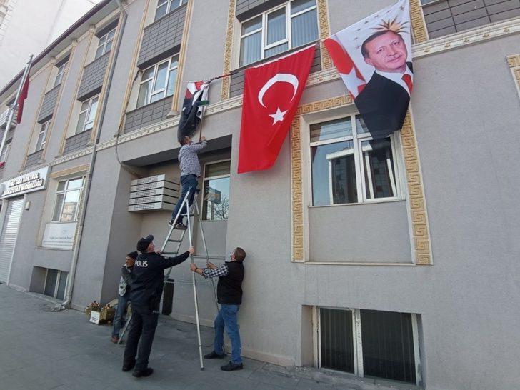 Katlanan Atatürk posteri için seferber oldular G5