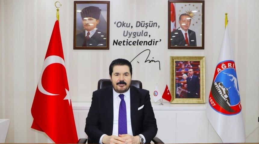 Başkan Sayan: "Cumhuriyet, milletimizin yeniden ayağa kalkmasının, şahlanışının timsalidir"