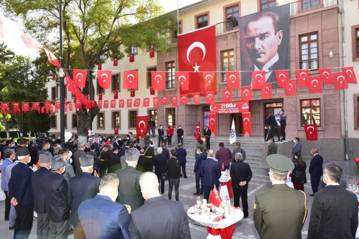 Malatya&rsquo;da korona g&ouml;lgesinde Cumhuriyeti kutlamaları