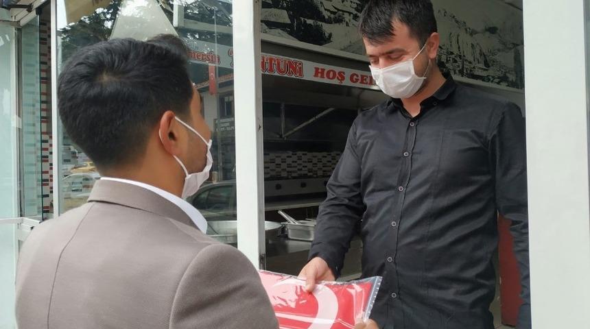 İskilip MYO&rsquo;dan 97 T&uuml;rk bayrağı