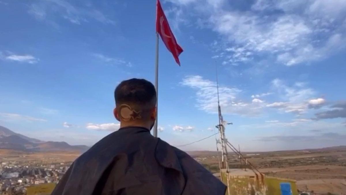 Sıra dışı kuaf&ouml;rden ay yıldızlı sa&ccedil; tıraşı