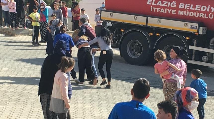 Elazığ&rsquo;da yangında 8 aylık bebek &ouml;ld&uuml;, 2 &ccedil;ocuk yaralandı