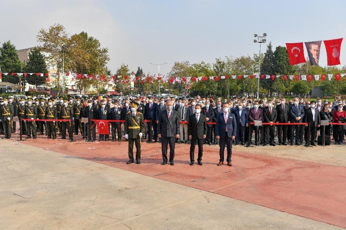 Cumhuriyet Bayramı pandemi tedbirleri kapsamında kutlandı