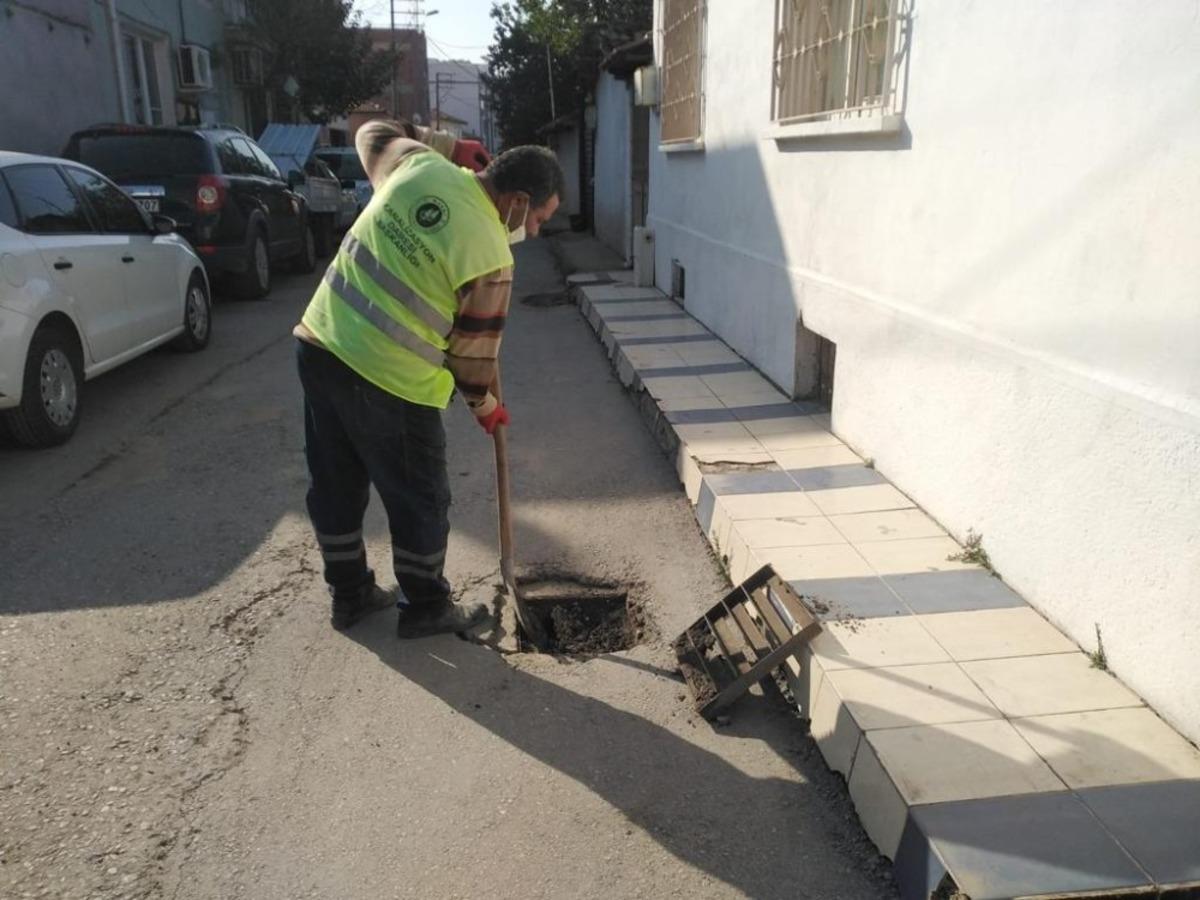 Akhisar&rsquo;da yağmur suyu ızgaraları temizleniyor