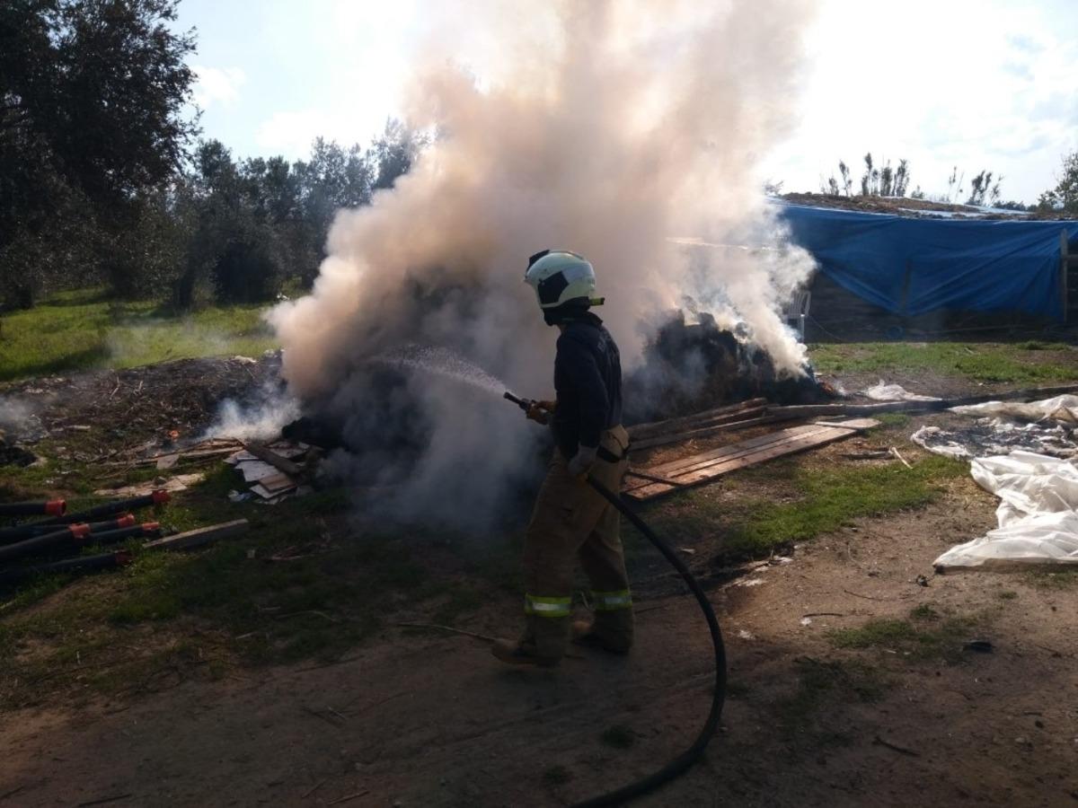 Burhaniye&rsquo;de yonca balyaları yandı