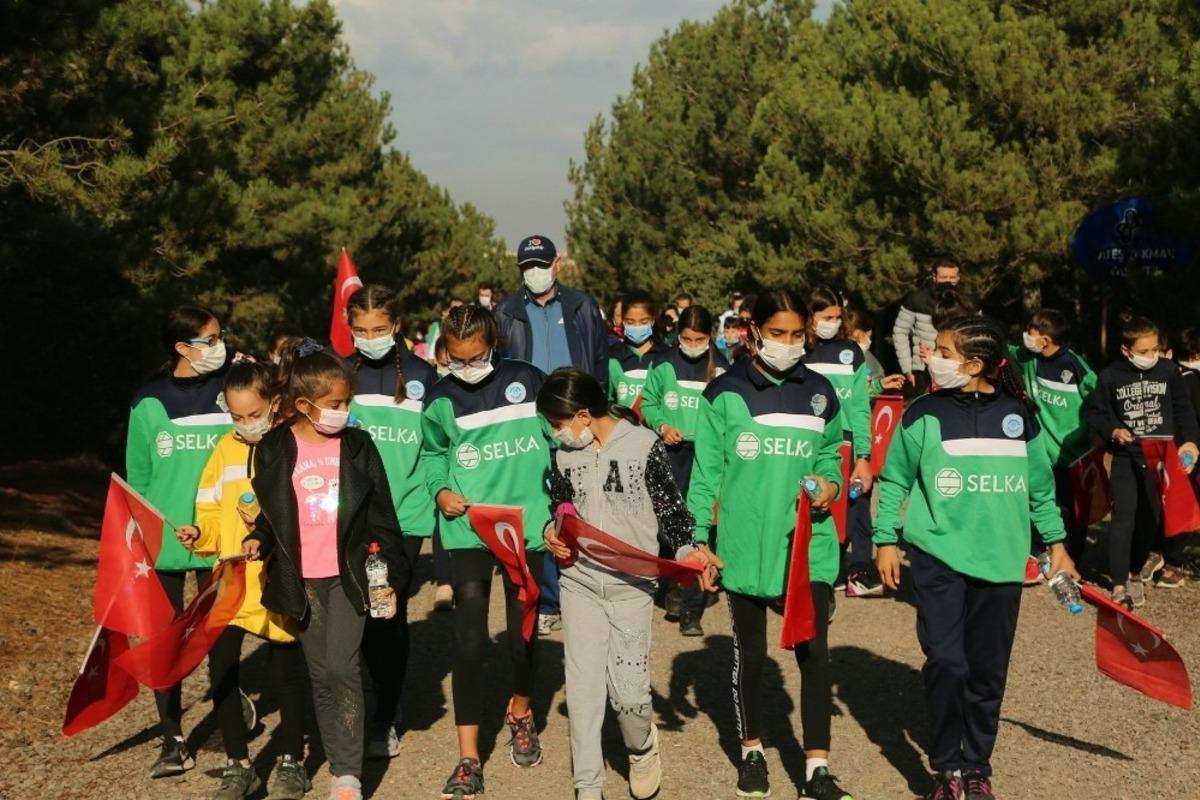 Odunpazarı Belediyesi&rsquo;nden kent ormanında &rsquo;Cumhuriyet Y&uuml;r&uuml;y&uuml;ş&uuml;&rsquo;