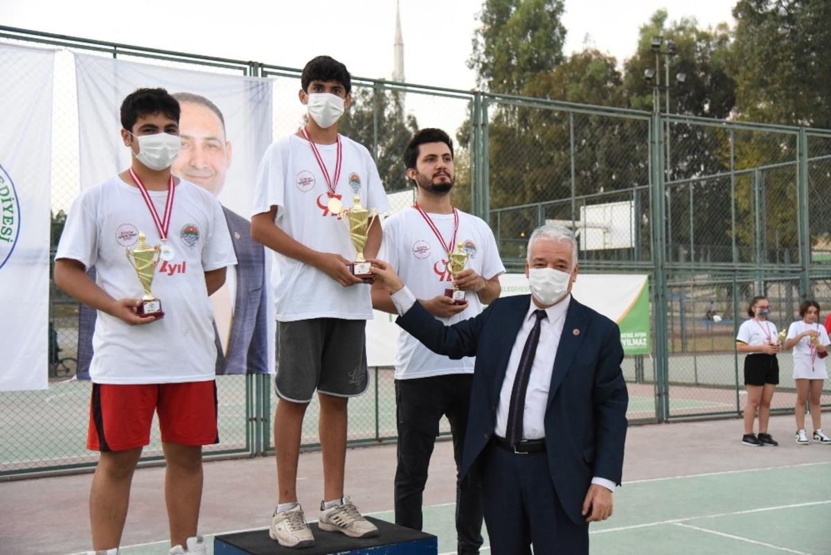 Toroslar&rsquo;da bocce ve tenis turnuvasında coşkulu final