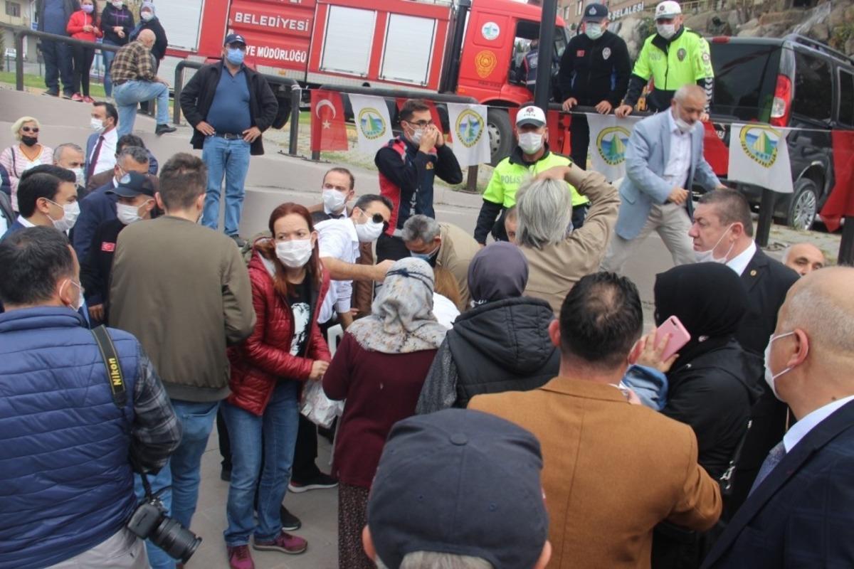 T&ouml;rende fenalaşan &ouml;ğrenciye m&uuml;dahaleyi &ouml;ğretmenler yaptı
