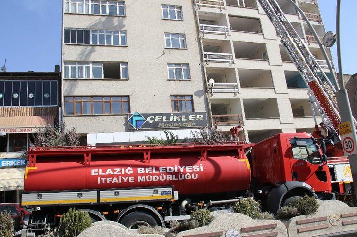 Elazığ’da çatı yangını G4