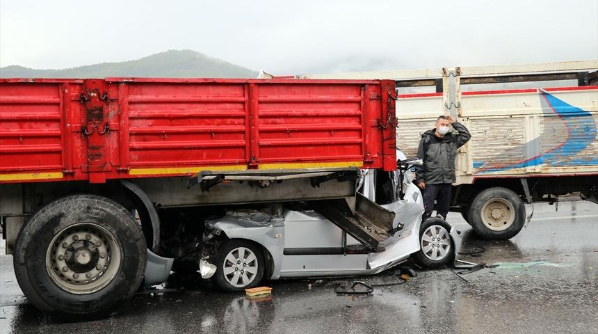 İzmir'de korkunç kaza! 9 araç birbirine girdi, yaralılar var