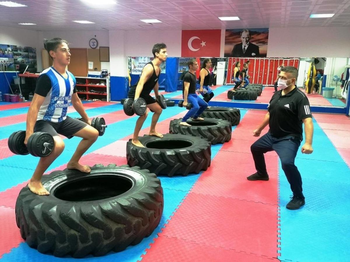 Yunusemre&rsquo;de 10 branşta spora devam ediliyor