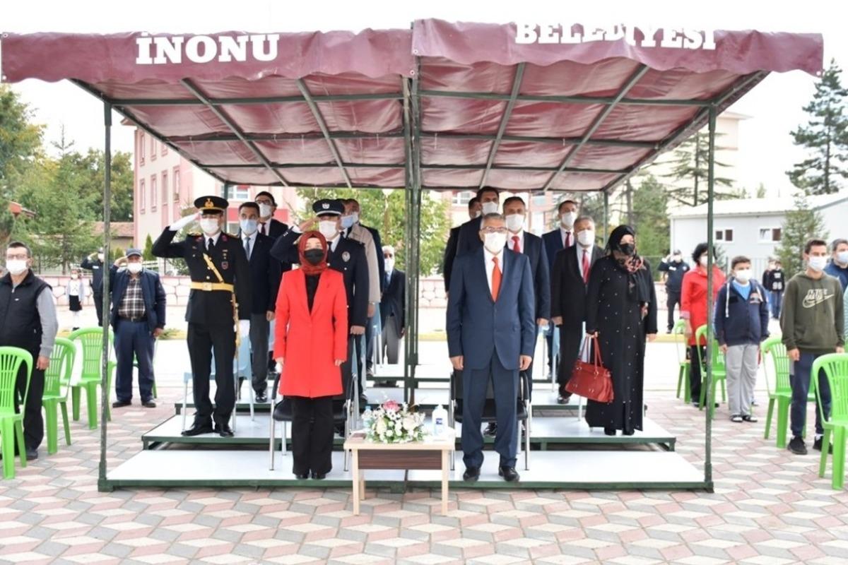 İn&ouml;n&uuml;&rsquo;de 29 Ekim Cumhuriyet Bayramı t&ouml;renle kutlandı