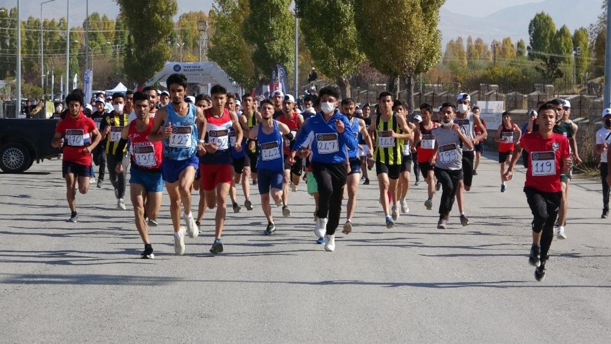 İpekyolu&rsquo;nda &lsquo;Cumhuriyet&rsquo; koşusu