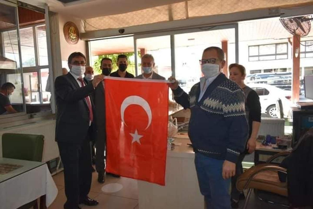 Başkan İnal&rsquo;dan esnafa 29 Ekim hediyesi