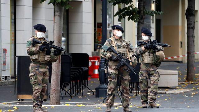 Nice'teki saldırıdan sonra Fransa'da ulusal güvenlik alarmı en yüksek seviyeye çıkarıldı.