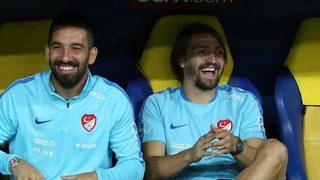 Caner döndü, Arda daha dönemedi!