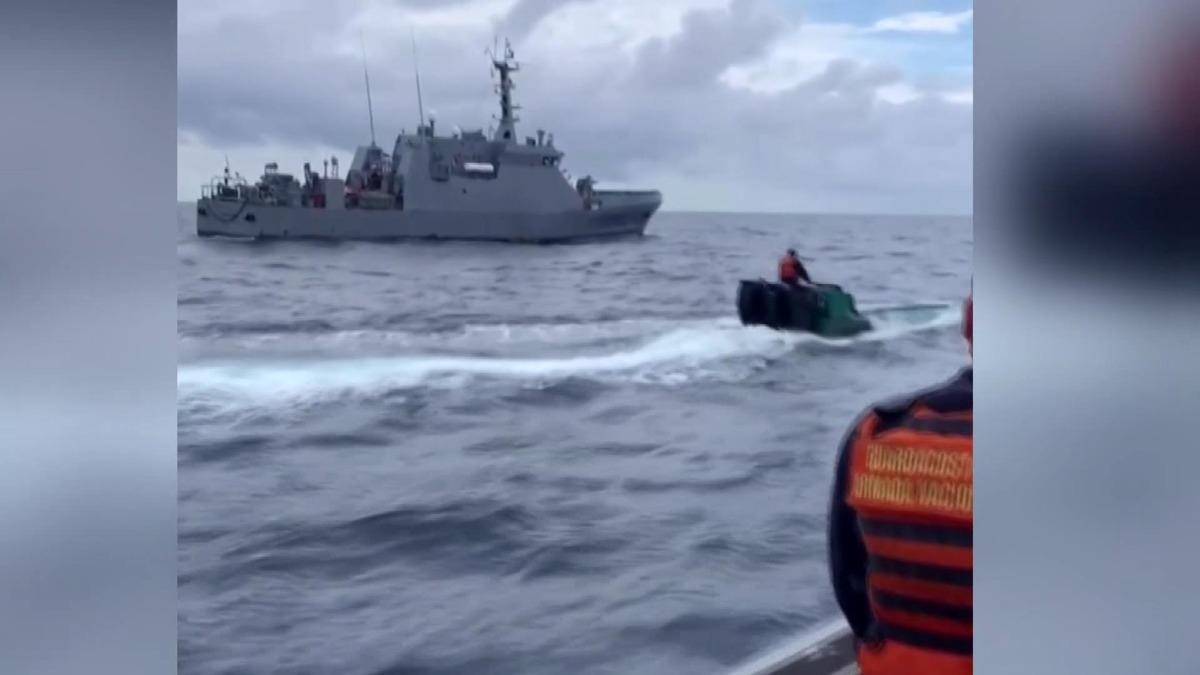 Denizaltından 60 milyon dolar değerinde uyuşturucu &ccedil;ıktı!