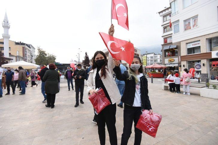 Altınordu Belediyesi, Cumhuriyet Bayramı’nda vatandaşları unutmadı G2