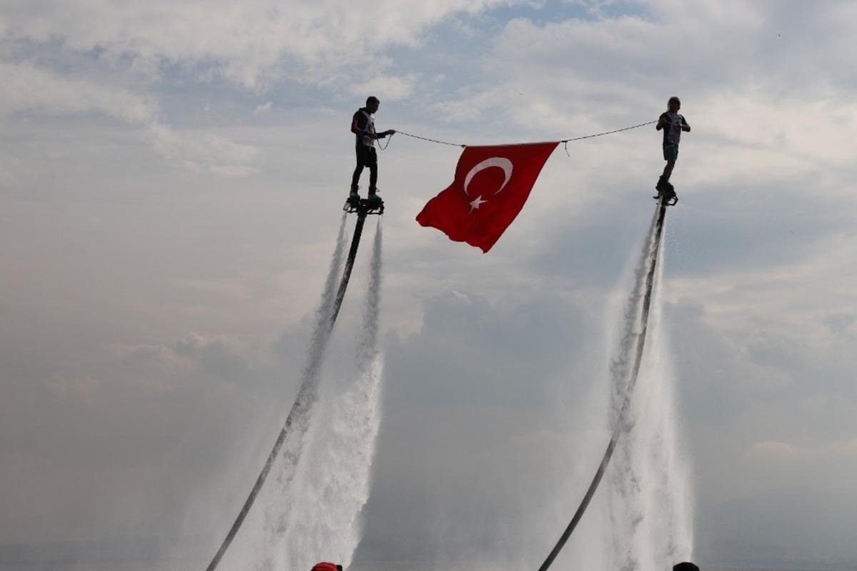 Cumhuriyet coşkusu denize taştı