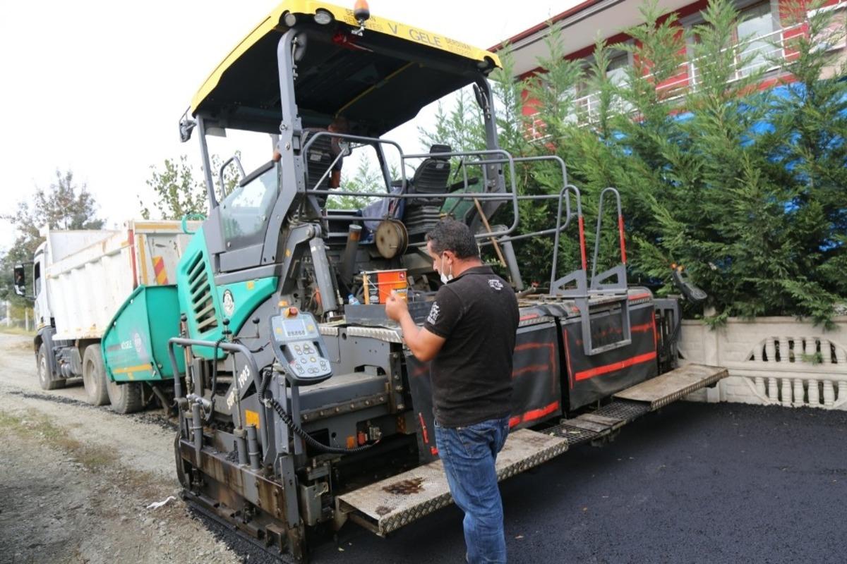 Serdivan&rsquo;da asfaltlama &ccedil;alışmalarına devam ediyor