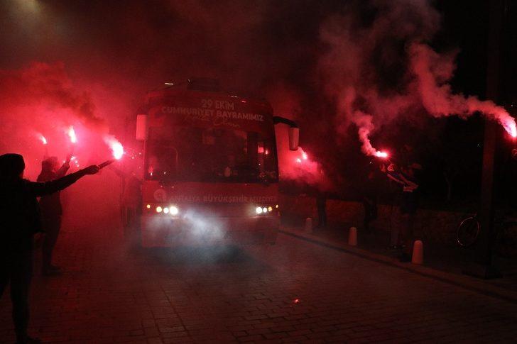 Mobil fener alayı Antalya’yı aydınlattı G2