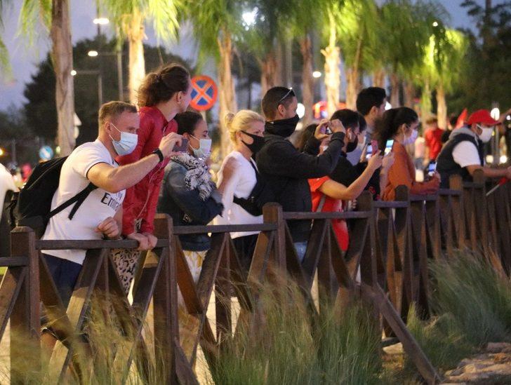 Mobil fener alayı Antalya’yı aydınlattı G3