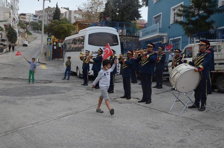 Kuşadası’ndaki Cumhuriyet coşkusu yağmur altında devam etti G2