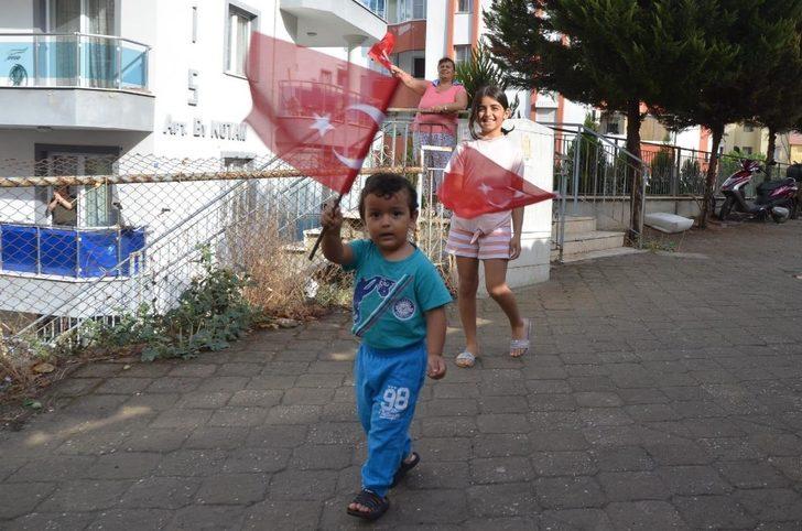 Kuşadası’ndaki Cumhuriyet coşkusu yağmur altında devam etti G3