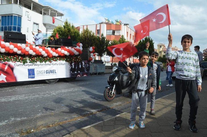 Kuşadası’ndaki Cumhuriyet coşkusu yağmur altında devam etti G4