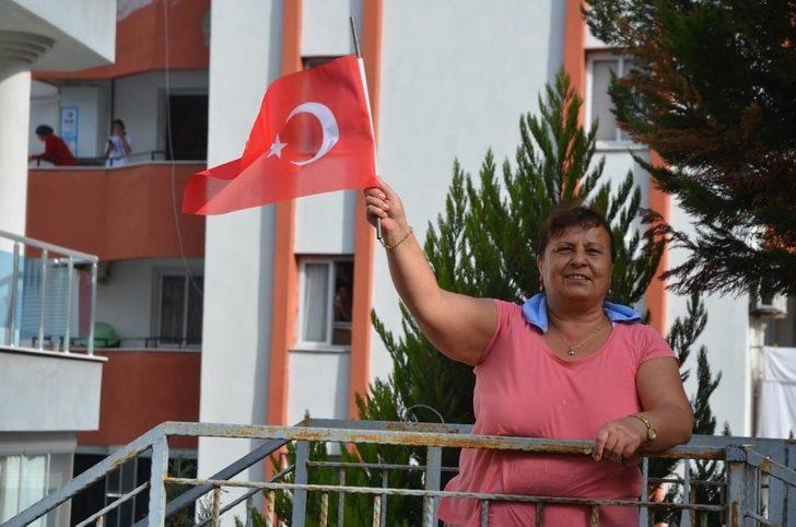 Kuşadası’ndaki Cumhuriyet coşkusu yağmur altında devam etti G5