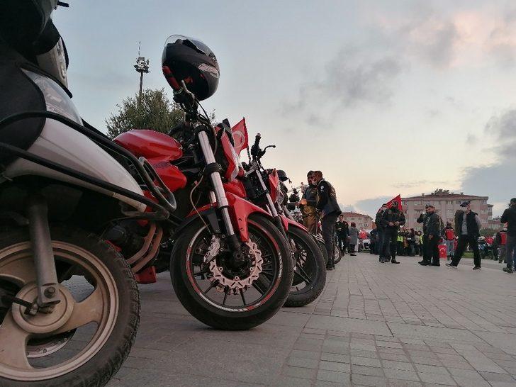 Motosiklet tutkunlarından Cumhuriyet Bayramı korteji G3