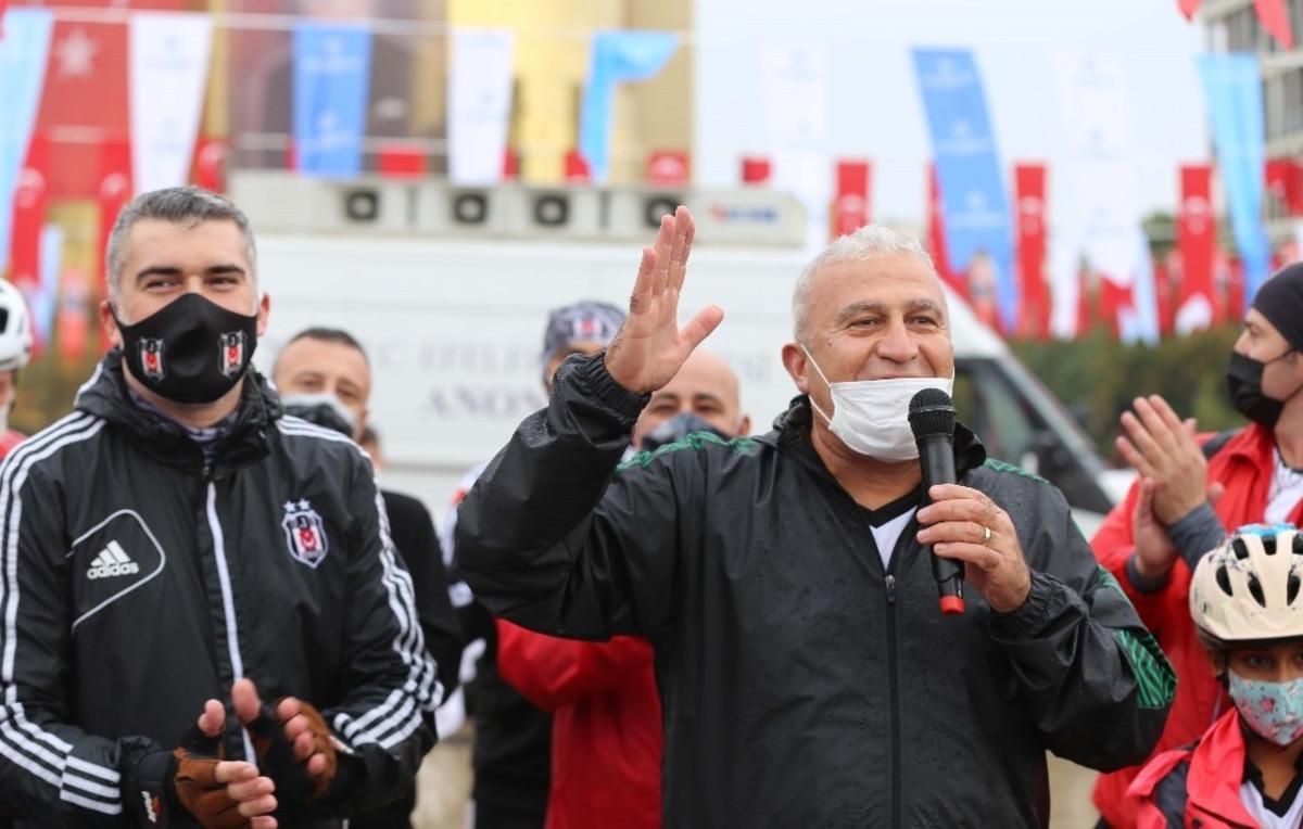 Başkan Atay; "Yağmurdan değil, Cumhuriyete aşkımızdan sırılsıklam olduk"
