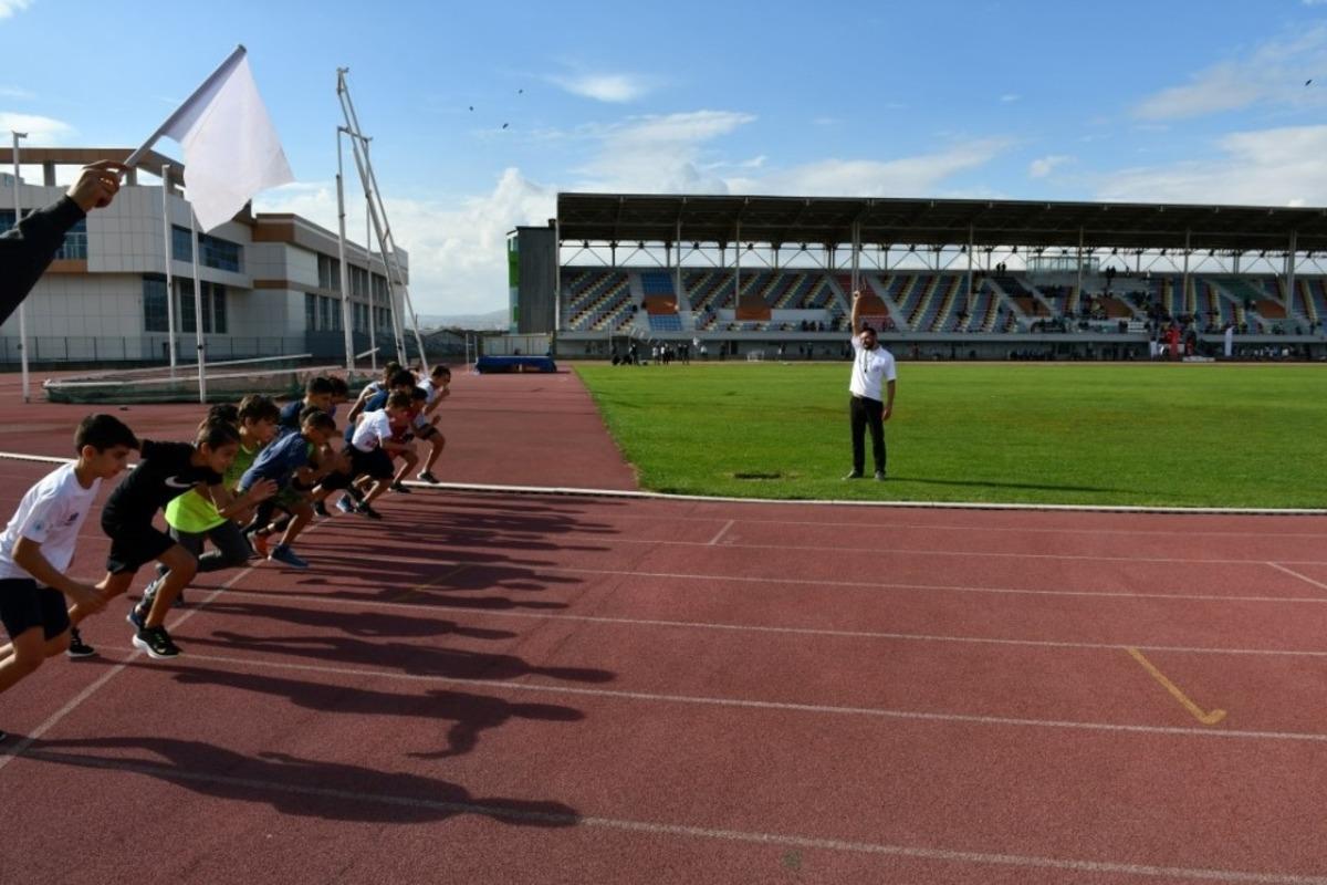 Cumhuriyet kupası atletizm yarışları yapıldı