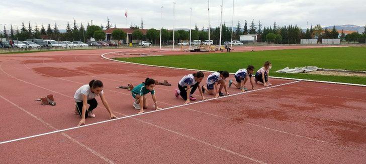 Cumhuriyet kupası atletizm yarışları yapıldı G4