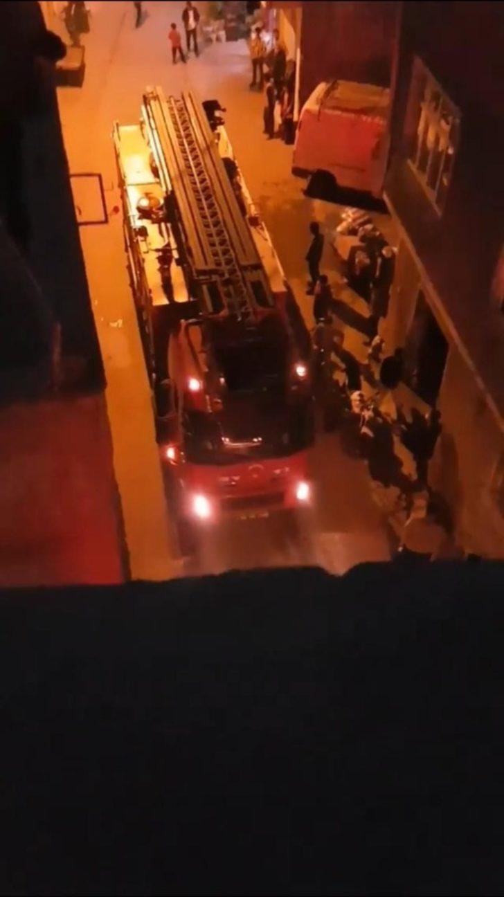 Evin odunluğunda çıkan yangın korkuttu G4
