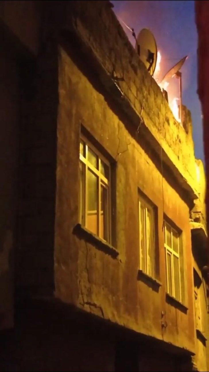 Evin odunluğunda çıkan yangın korkuttu G5