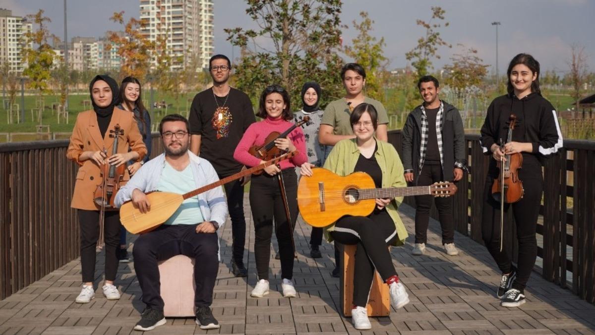Başakşehirli gen&ccedil;lerden can Azerbaycan&rsquo;a &ldquo;gardaş&rdquo; selamı