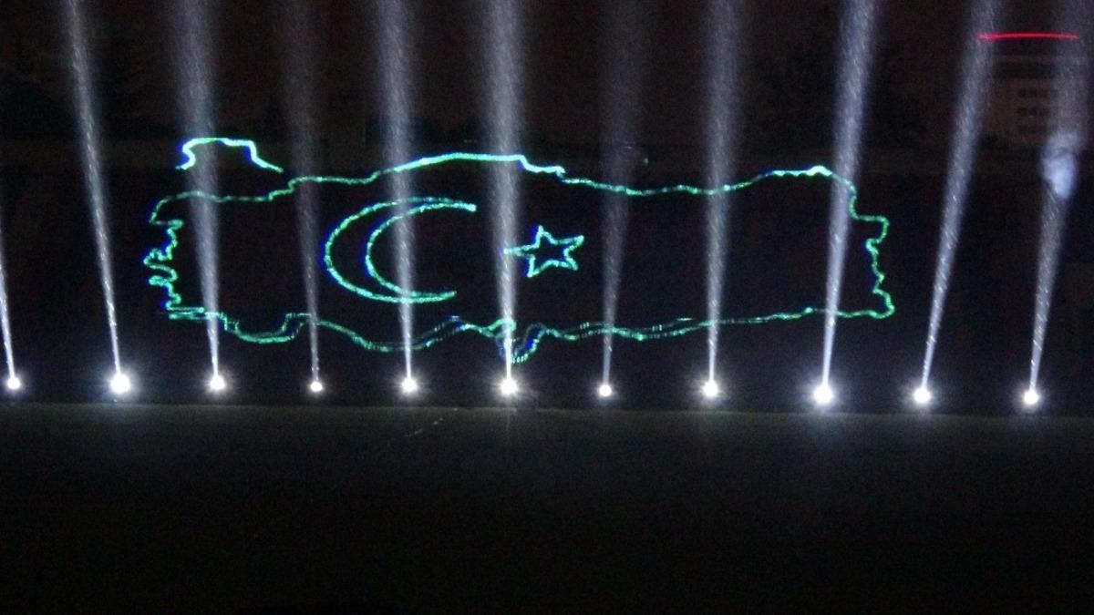 Uşak 29 Ekimi ışık g&ouml;sterileriyle kutladı