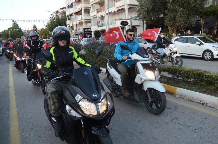 Kuşadası’nda konvoylu kutlama G3