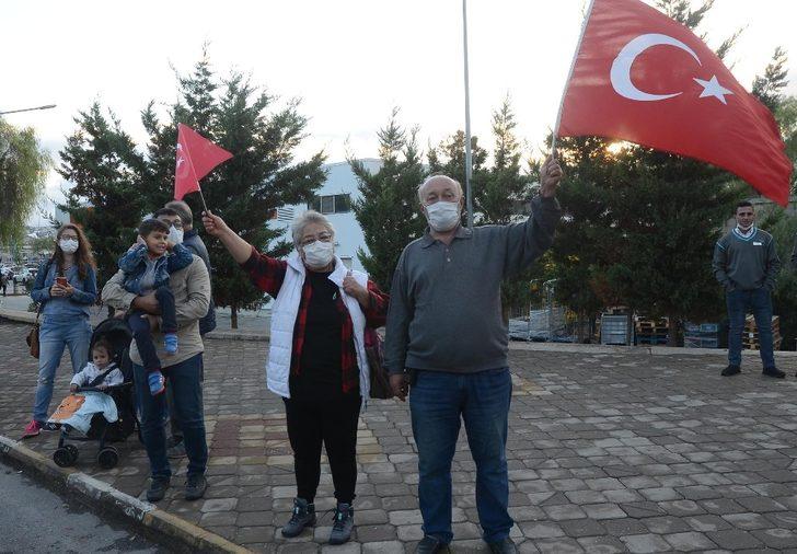 Kuşadası’nda konvoylu kutlama G4