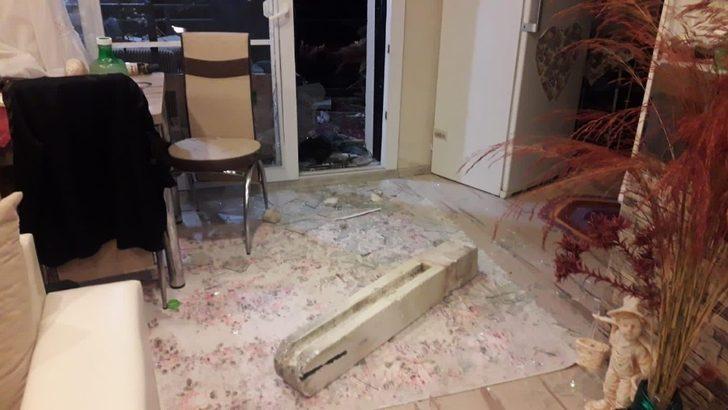 Kontrolden çıkan kamyonet evin bahçesine girdi G2