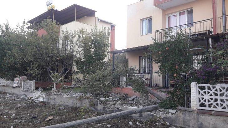 Kontrolden çıkan kamyonet evin bahçesine girdi G4