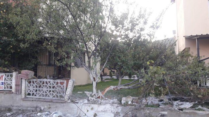 Kontrolden çıkan kamyonet evin bahçesine girdi G5