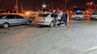 Akaryakıt istasyonunda karşılaşan husumetli iki kişinin kavgası kanlı bitti