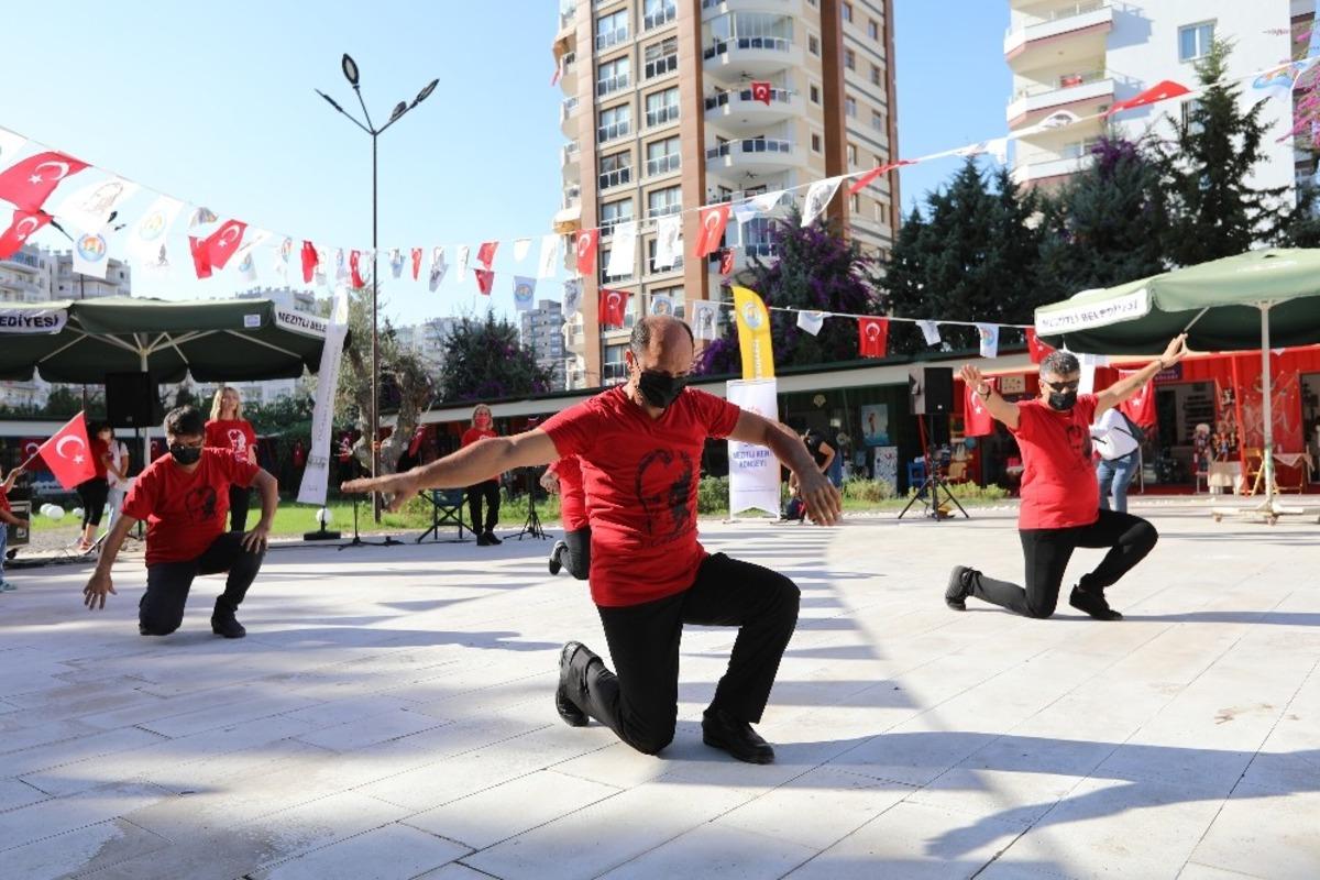 Mezitli Belediyesi Sanat &Ccedil;arşısında Cumhuriyet Bayramı coşkusu