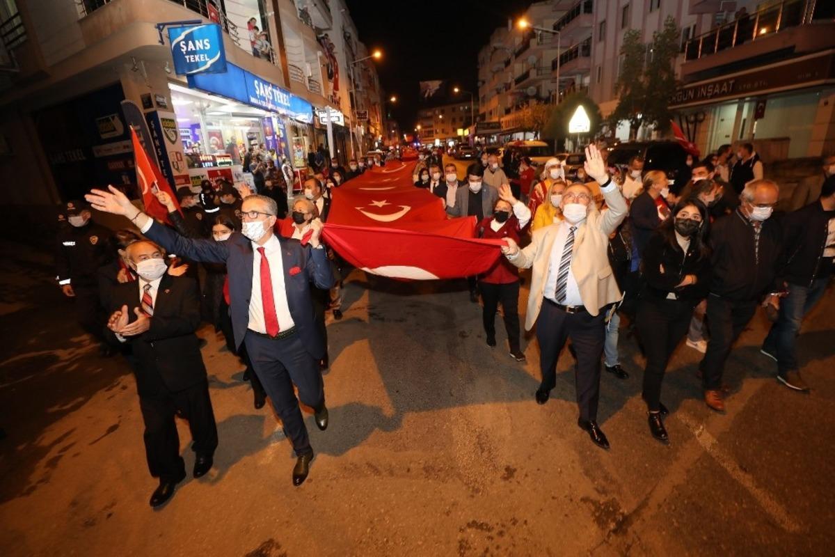 Gaziemir&rsquo;de 97. yıl coşkusu