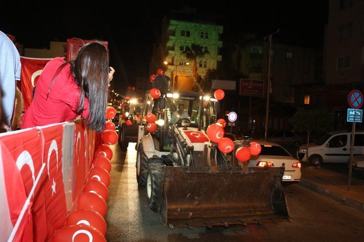 Erdemli’de iş makineleri cumhuriyet konvoyuna renk kattı G4